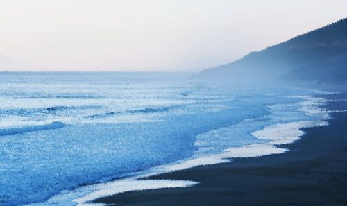 Morgennebel  über dem Strand mixed media