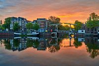 Blick auf die Walter-Süskind-Brücke & Fluss Amstel in Amsterdam,