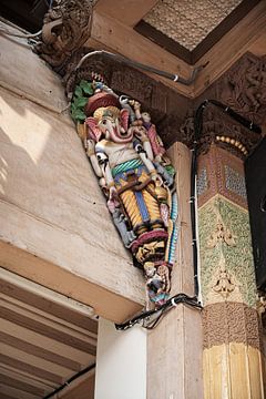 Eine heilige Säule mit vibrierenden Farben von Frank Photos