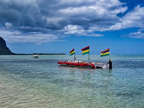Ein Floss mit Souvenirs