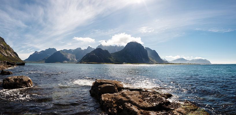 Flakstad Lofoten van Paul Oosterlaak