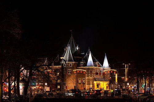 Waag Amsterdam bij nacht