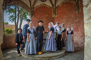 Children in Walcheren costume by Lisette van Peenen