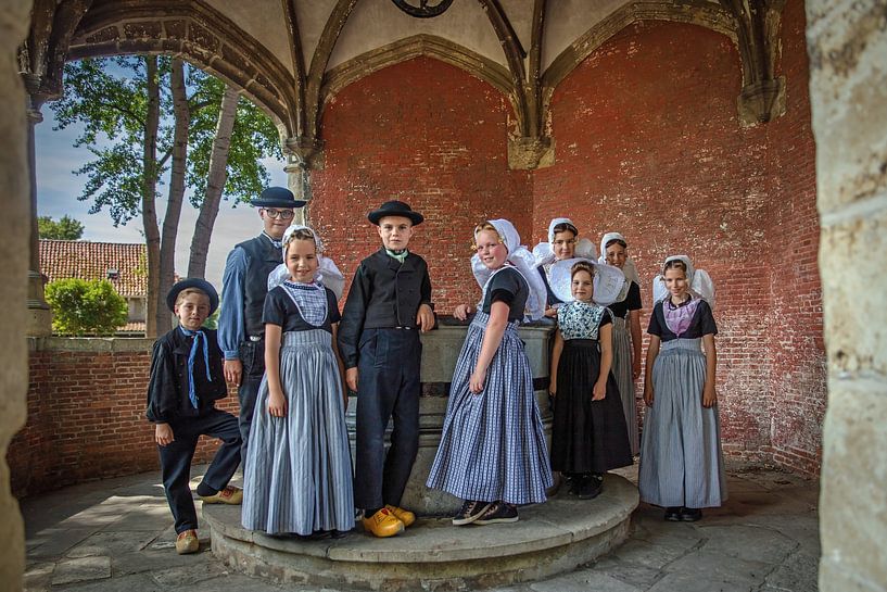 Children in Walcheren costume by Lisette van Peenen