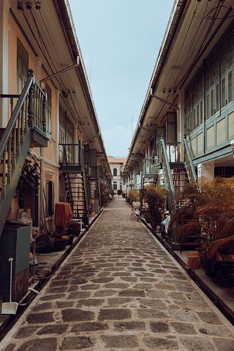 Symmetrical residential street in Bangkok