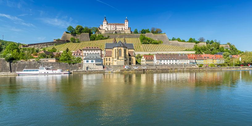 WÜRZBURG Mainufer met vesting Marienberg | Panorama van Melanie Viola