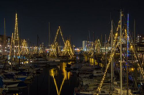 Der Yachthafen von Scheveningen am Abend von Marian Sintemaartensdijk