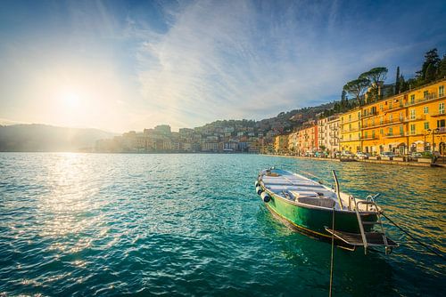 Bateau à Porto Santo Stefano au lever du soleil, Toscane sur Stefano Orazzini