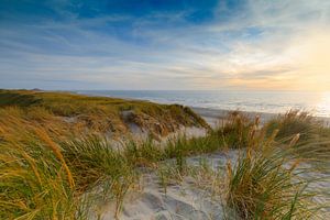 zonsondergang in de Noordzee bij de duinen van Petten  van gaps photography