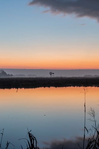 Zonsopkomst in de natuur - foto in Friesland, mooie kleuren in de lucht