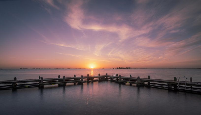 Zonsopkomst bij het Alkmaardermeer van Mario Calma