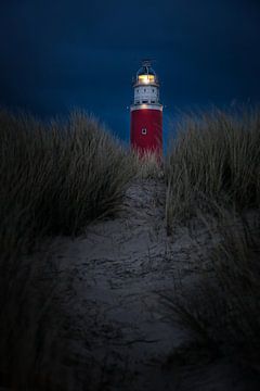 Texelse Vuurtoren tijdens het blauwe uurtje.