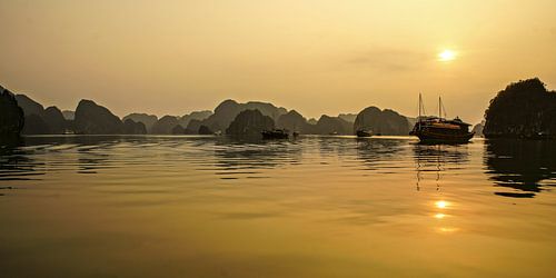 zonsopgang in halong bay
