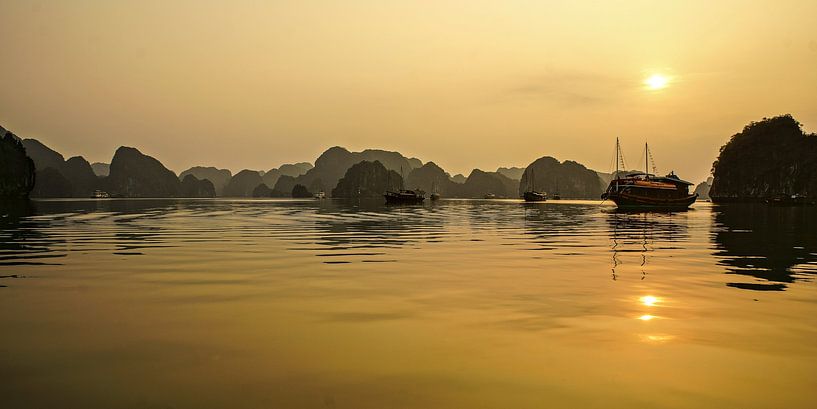 sonnenaufgang in halong bay von Stefan Havadi-Nagy