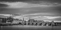 St.Servaos Brögk , Mestreech - Sint Servaas brug, Maastricht zwart-wit van Teun Ruijters thumbnail