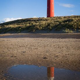 Vuurtoren van Texel met reflectie van Simone Janssen