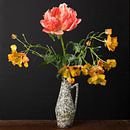 Vintage-Vase mit Blumen von Letty Bonsma Miniaturansicht
