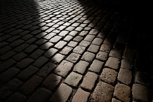 Kopfsteinpflaster und Sonnenuntergang von Heiko Kueverling