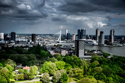 Rotterdam met Erasmusbrug sky view