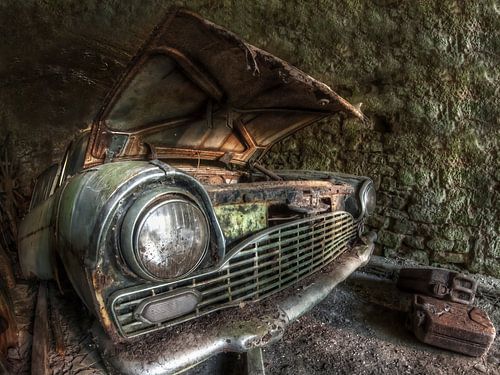Lost Place - old rusty car