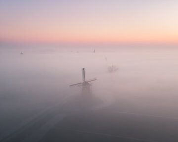 Beau brouillard au lever du soleil. sur Nick de Jonge - Skeyes