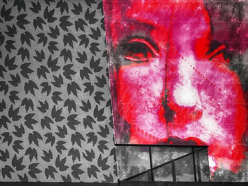 The pink face and the balcony