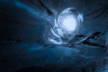 Magnifique grotte de glace au Vatnajokull - Islande sur Roy Poots