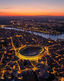 Arles bij Zonsondergang – Romeinse Arena in het Gouden Uur van Ewold Kooistra