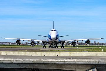 AirBridgeCargo Boeing 747-8 taxiet naar de Polderbaan. van Jaap van den Berg