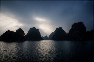 Bay of Halong by jacky weckx