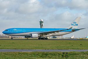 KLM-Airbus A330-200 hebt von der Polderbaan ab.