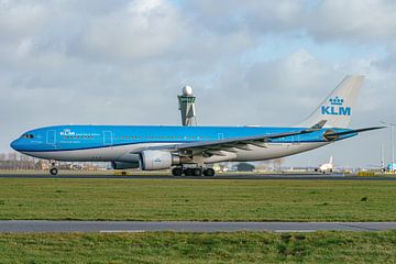 Vertrekkende KLM Airbus A330 passagiersvliegtuig.