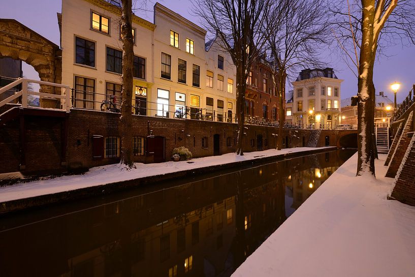 Nieuwegracht in Utrecht between Paulusbrug and Pausdambrug by Donker Utrecht