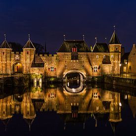 Koppelpoort in Amersfoort (Nederland) tijdens het blauwe uur van Mayra Fotografie