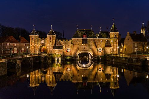 Koppelpoort in Amersfoort (Nederland) tijdens het blauwe uur
