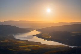 Der Stausee Sant Antoni bei Sonnenuntergang, Pobla de Segur, Katalonien von PhotoCluster