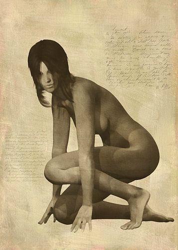 Erotisch naakt - Naakte vrouw knielend