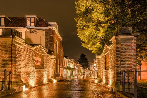 Benschopperpoort IJsselstein bij avond