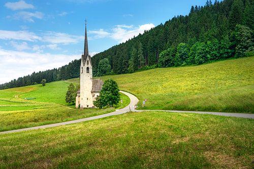 Santa Maddalena in Villabassa Kerk in de Dolomieten
