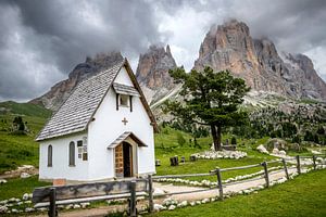Église sur le col de Sella
