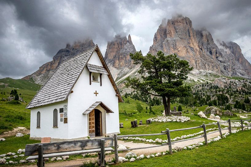 Kirche auf dem Sellajoch von Antwan Janssen