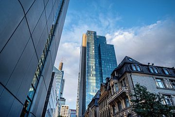 Frankfurt's contrasts behind the station by Thomas Riess