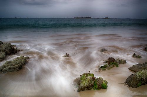 Rotsen in de branding