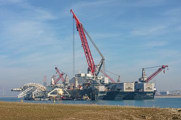 Het grootste schip ter wereld: Pioneering Spirit. van Jaap van den Berg