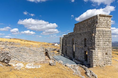 Landschapsfoto in Andalusische zomer. Theater in de ruïnes van Acinipo, Andalusië, Spanje