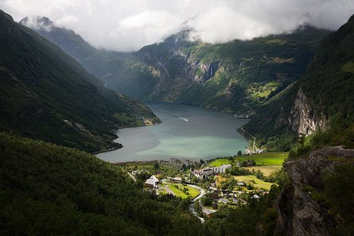 Verken de Magie van Geiranger: Het Noorse Fjordenparadijs