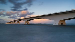 Seesandbrücke bei Flut
