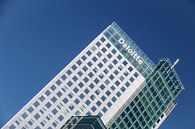 Maastoren in Rotterdam met een blauwe lucht van Mark De Rooij thumbnail