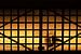 Silhouet op een glazen loopbrug van Maren Oude Essink