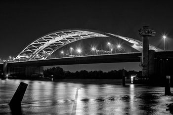 Brienenoordbrug bij nacht